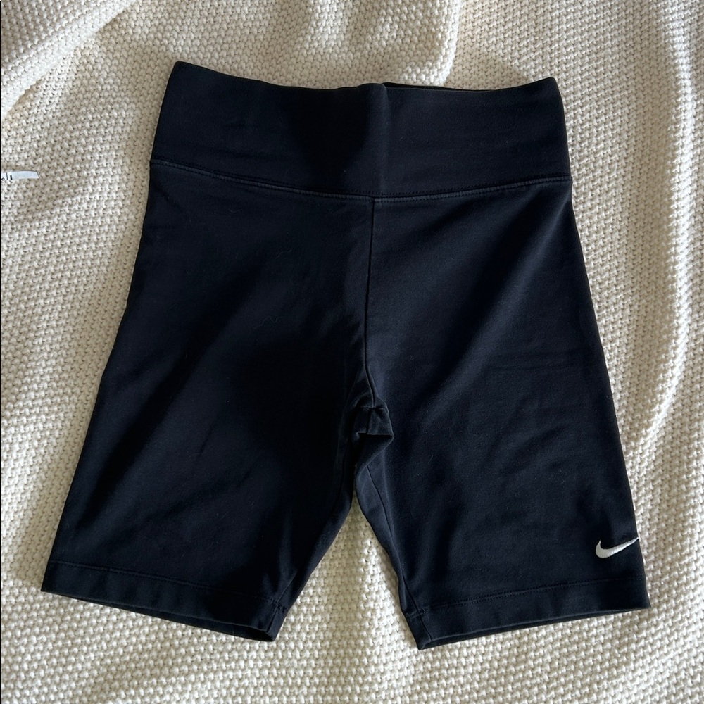{Nike} 8 inch High Rise Black Bike Shorts - Picture 2 of 6